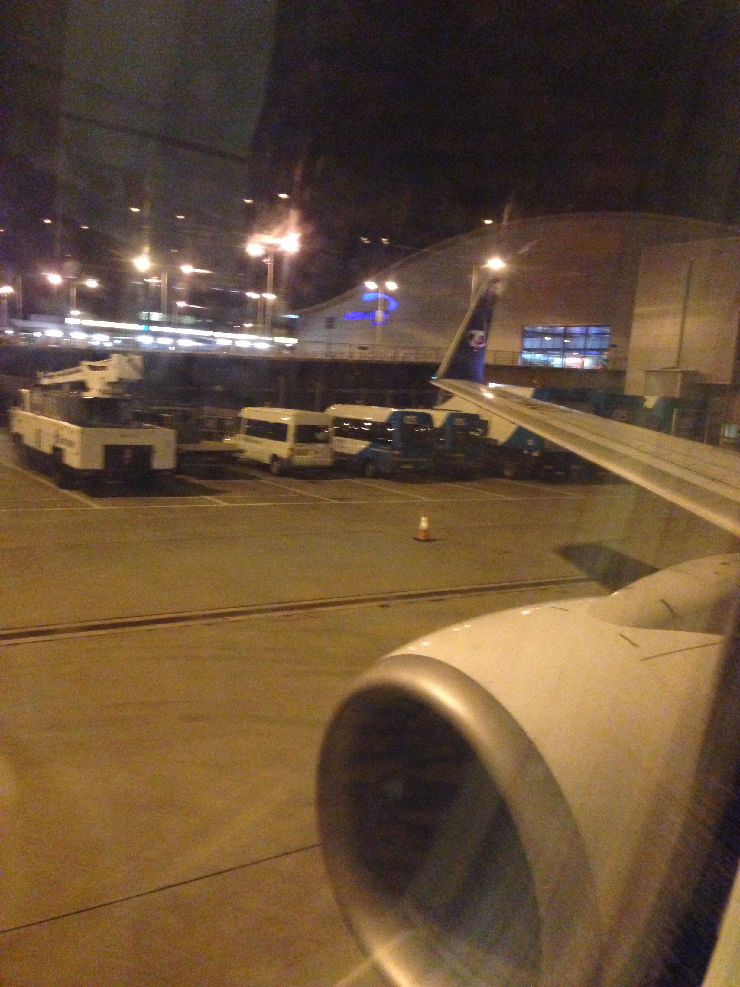 B738 Travel Service London-Luton